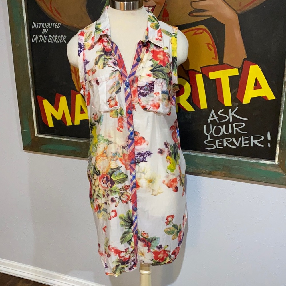 Cyrena Mixed Pattern Sleeveless Button Down Top Size Medium